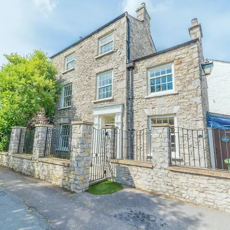 Pass The Keys Georgian Courtyard & Parking Kendal